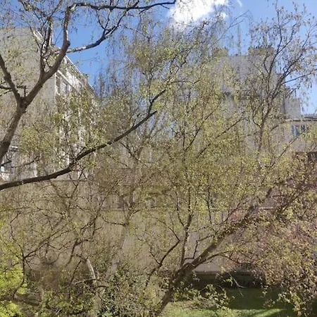 Apartment Calme Et Lumineux, Parking Disponible, 100m De Nation *